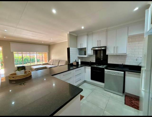 3 BEDROOM TOWNHOUSE FOR SALE IN LANGENHOVENPARK